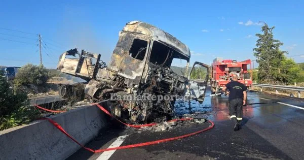 Αθηνών–Λαμίας: Νεκρός οδηγός σε σύγκρουση δύο φορτηγών – Το ένα τυλίχθηκε στις φλόγες ΦΩΤΟ
