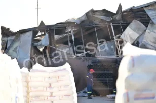 Λάρισα: Καλύτερη η εικόνα στο εργοστάσιο πλαστικών μετά τη μεγάλη φωτιά