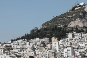 Θρίλερ στον Λυκαβηττό: Πτώμα σε προχωρημένη σήψη μέσα σε σπηλιά – Το εντόπισε ιερέας