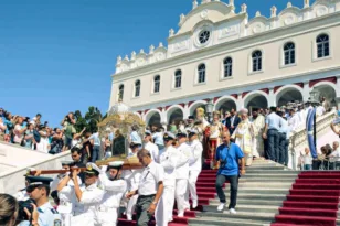 Τήνος: Χιλιάδες πιστοί στη Μεγαλόχαρη - Η διαδρομή του τάματος και η μεγάλη λιτανεία