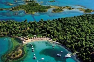 Λιχαδονήσια: Οι Σεύχελλες της Ελλάδας, τι να δείτε