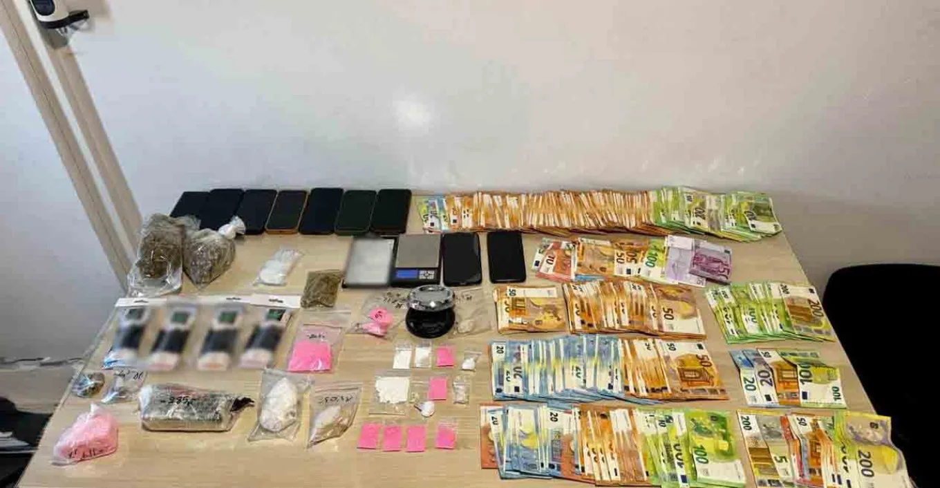 Μύκονος: Βρήκαν κοκαΐνη, «ροζ κοκαΐνη», MDMA, ecstasy και κάνναβη - 10 συλλήψεις ΒΙΝΤΕΟ με την επιχείρηση