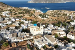 Τραγωδία στην Κίμωλο: «Με χτυπάει και εμένα το ρεύμα αυτή τη στιγμή», έλεγε στον γιατρό η μητέρα του 17χρονου που πέθανε ενώ έκανε μπάνιο