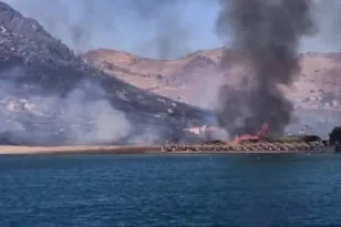 Χωρίς ενεργό μέτωπο η φωτιά στη Λήμνο – 59 άτομα απομακρύνθηκαν από παραλία