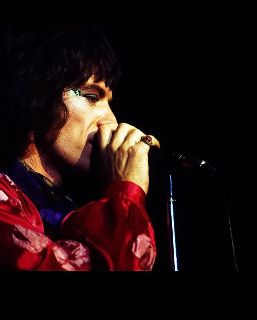 «Angie»: Το όνομα που οι Rolling Stones άφησαν χωρίς πρόσωπο Ο Μικ Τζάγκερ τραγουδά με τους Rolling Stones το 1972