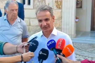 Μητσοτάκης από τα Χανιά: Το μήνυμα του Δεκαπενταύγουστου με φόντο τις πυρκαγιές
