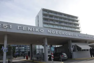 Επίσκεψη του υποστράτηγου Αστέριου Τσιούρβα στους δύο διασωθέντες από τη σύγκρουση των ελικοπτέρων στην Ψάθα