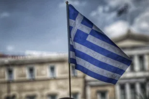 Πού βρίσκει η Ελλάδα τα 12,8 δισ. ευρώ – Η απάντηση Πιερρακάκη και η «παγίδα» του 2032