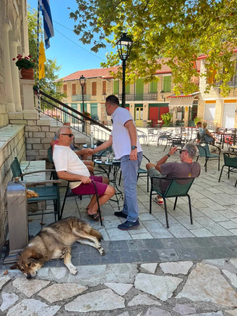 Ο Σκιαδαρέσης από την ορεινή Ναυπακτία: «Την πραγματικότητα τη συναντάς στα χωριά» Ο Σκιαδαρέσης από την ορεινή Ναυπακτία: «Την πραγματικότητα τη συναντάς στα χωριά»