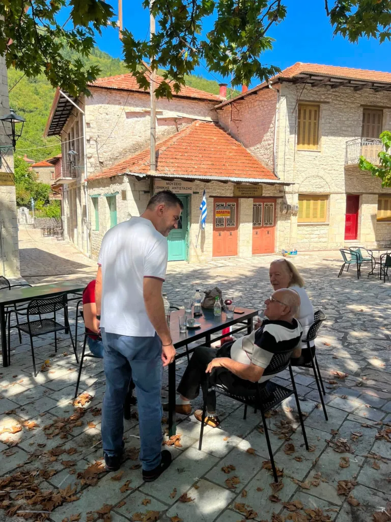 Ο Σκιαδαρέσης από την ορεινή Ναυπακτία: «Την πραγματικότητα τη συναντάς στα χωριά»