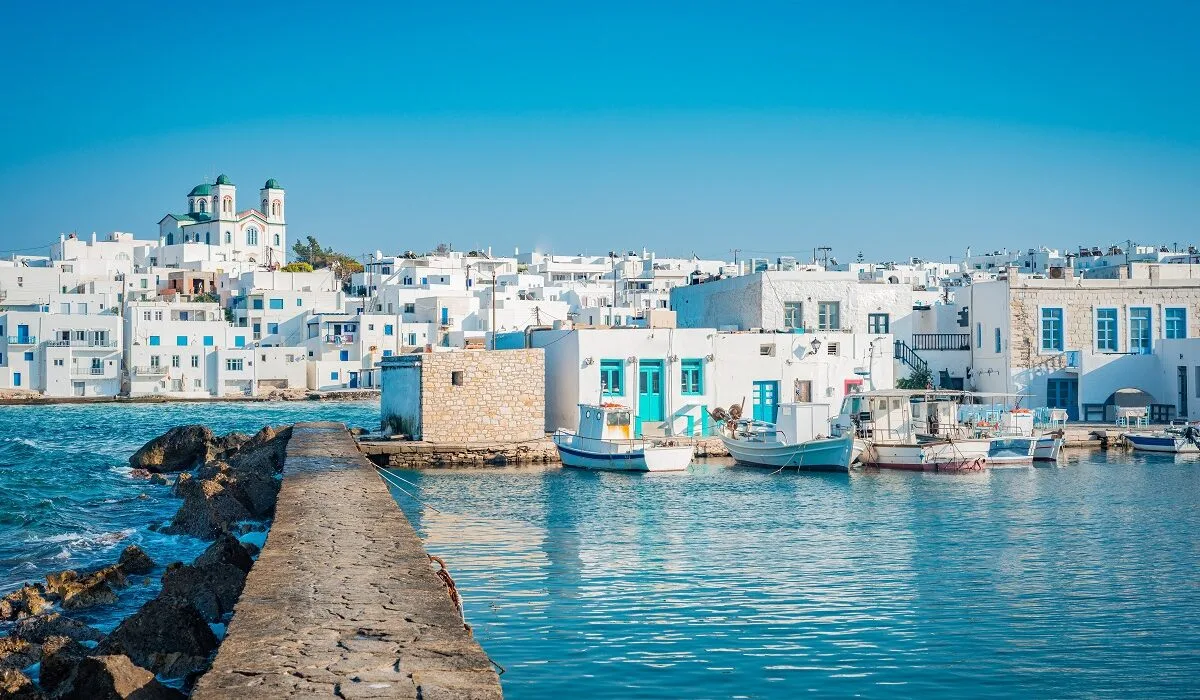 Μέχρι 600 ευρώ για διακοπές: Δείτε αν ανοίγει σήμερα το ΑΦΜ σας και ποια όρια αυξήθηκαν Η Πάρος ως ελληνικός καλοκαιρινός προορισμός στο πλαίσιο του προγράμματος «Τουρισμός για Όλους 2026-2027»