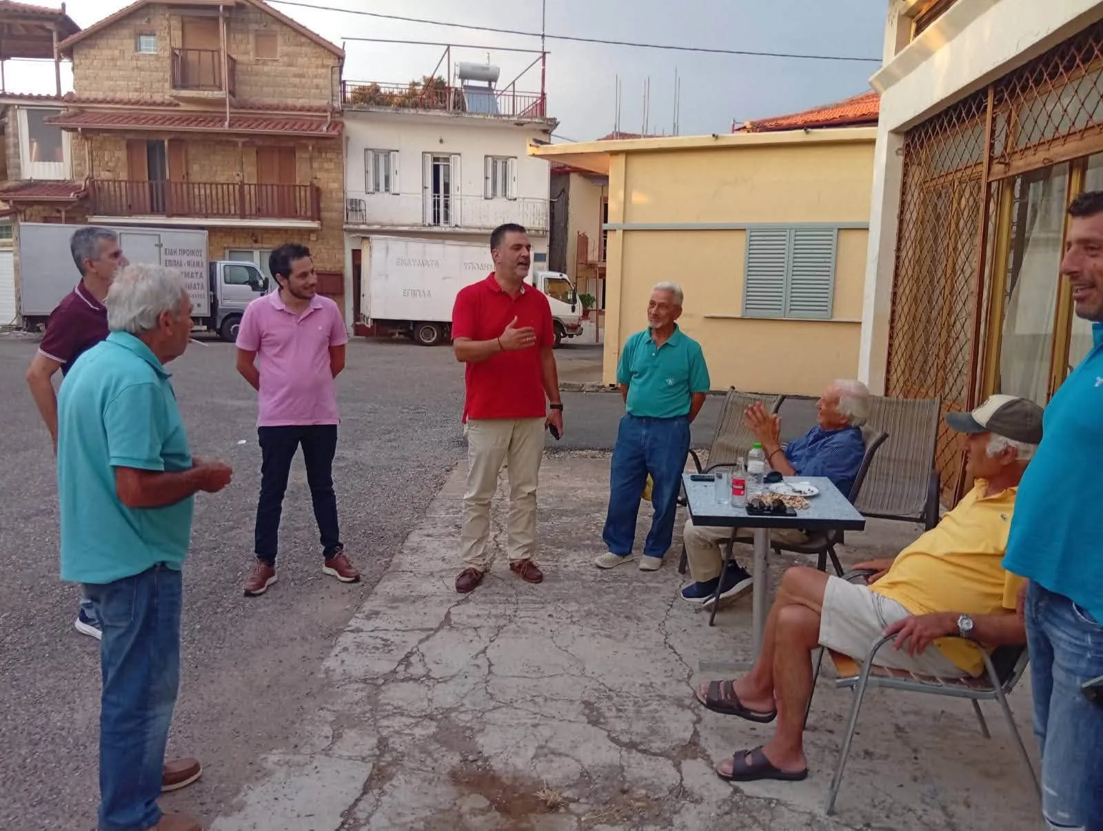 Ορεινή Ηλεία: Προβλήματα σε δρόμους, φωτισμό και καθαρισμούς έθεσαν κάτοικοι στον Σπύρο Σκιαδαρέση Ορεινή Ηλεία: Προβλήματα σε δρόμους, φωτισμό και καθαρισμούς έθεσαν κάτοικοι στον Σπύρο Σκιαδαρέση