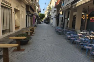 Πάτρα: Αδειάζει η πόλη, τα café κλείνουν για διακοπές