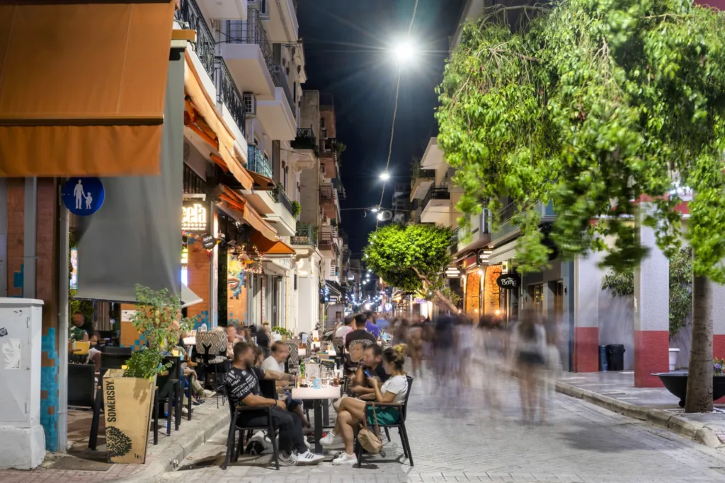 Πάτρα: Η πόλη βάζει ξανά τα… φοιτητικά της – Επιστροφή στα αμφιθέατρα, έρχεται το νέο «κύμα» πρωτοετών Πάτρα: Η πόλη βάζει ξανά τα… φοιτητικά της – Επιστροφή στα αμφιθέατρα, έρχεται το νέο «κύμα» πρωτοετών
