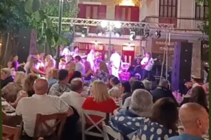 Οι παρέες ξανάσμιξαν σε μια μεγάλη λαϊκή γιορτή στα Καλάβρυτα
