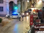 Κλειστή όλο το βράδυ η Γερμανού στην Πάτρα – Ανησυχία για τη στατικότητα του κτιρίου που πήρε φωτιά
