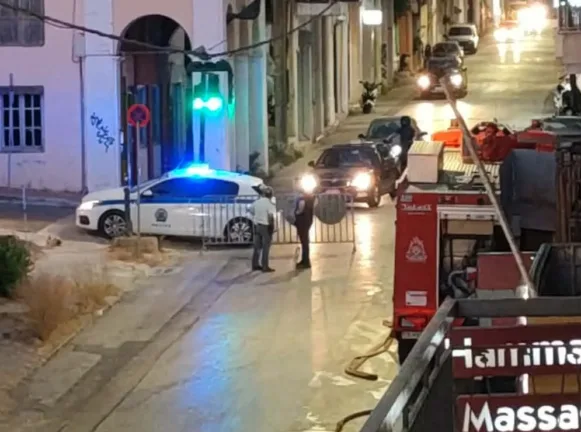 Πάτρα: Η Πυροσβεστική θα κάνει ολονυχτία στην οδό Γερμανού, δεν υπάρχει πλέον ενεργό μέτωπο, ΦΩΤΟ