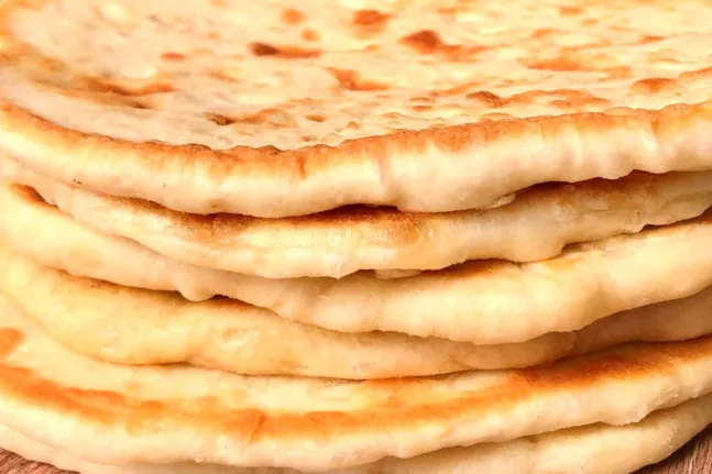 Λαδωμένη ή αλάδωτη πίτα; Η διαφορά στις θερμίδες κρύβεται στο λάδι