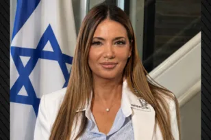 Πνινάτ Γιανάι: Ποια είναι η νέα πρέσβης του Ισραήλ στην Ελλάδα – Εφτασε στην Αθήνα και αναλαμβάνει καθήκοντα