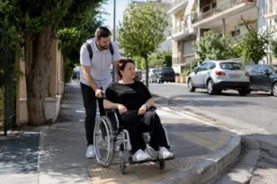 Προσωπικός βοηθός: Πότε ανοίγει η νέα πλατφόρμα, ποιοι δικαιούνται, με ποια κριτήρια