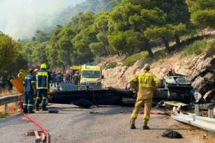 Ψάθα: Έσπασε το μπλόκο της ΕΛΑΣ και προσέκρουσε στα συντρίμμια του ελικοπτέρου – Συνελήφθη αδελφός αντιδημάρχου
