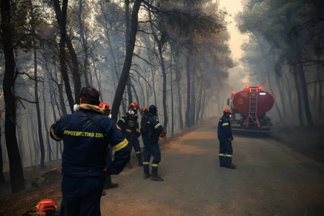 Χαρακτηριστικά Megafire παίρνει η φωτιά στο Πόρτο Γερμενό: Φλόγες δεκάδων μέτρων απειλούν Αγία Παρασκευή και Άγιο Νεκτάριο BINTEO ΣΥΝΕΧΗΣ ΕΝΗΜΕΡΩΣΗ