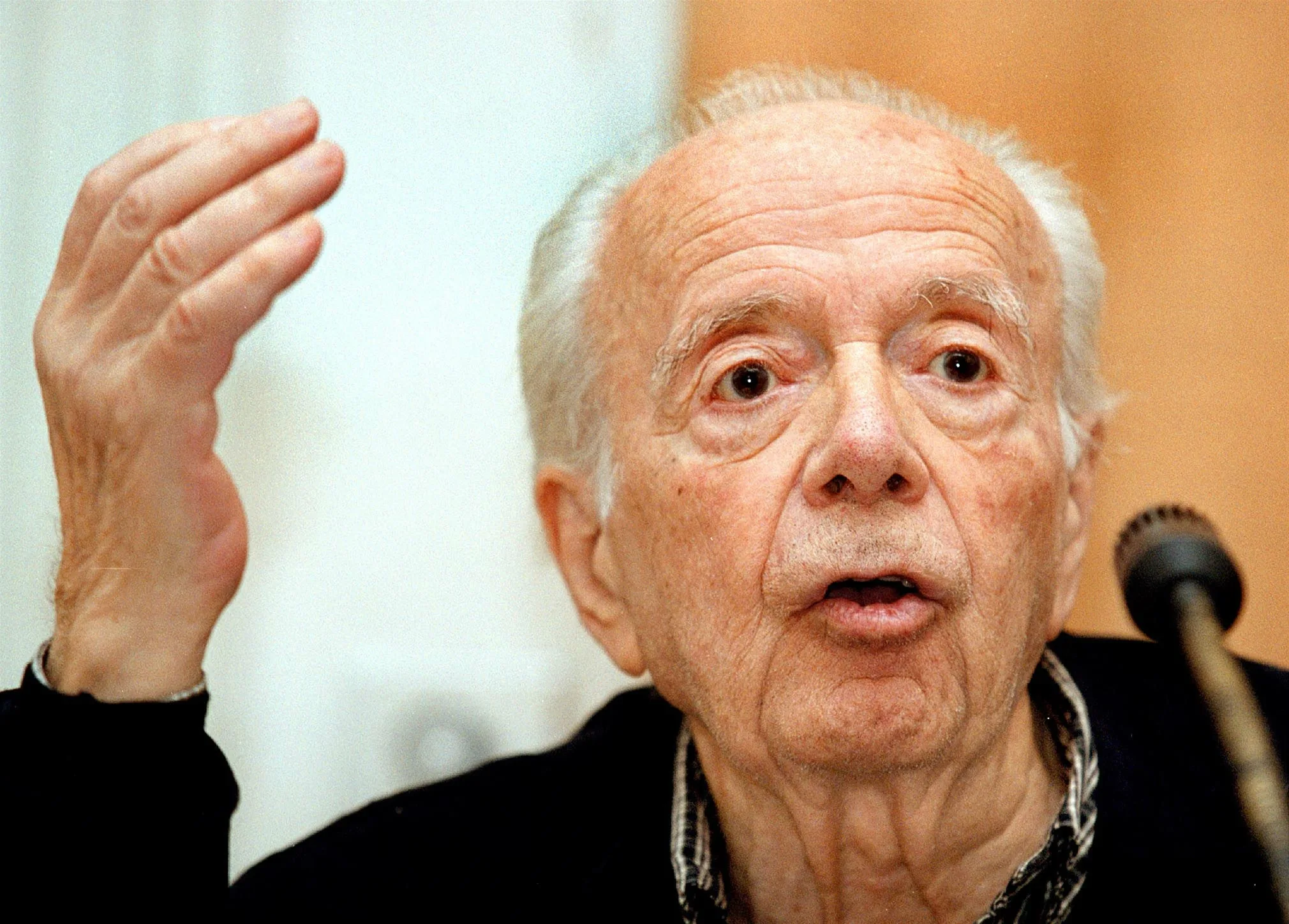 Το «Λάθος» του Σαμαράκη επιστρέφει: Η ελληνική δυστοπία πριν από το «Black Mirror» Αντώνης Σαμαράκης, το Λάθος