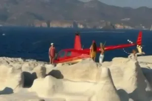 Σάλος στη Μήλο: Ελικόπτερο προσγειώθηκε στα προστατευόμενα πετρώματα στο Σαρακήνικο