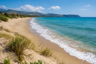 Πώς η Πελοπόννησος κερδίζει από την ακρίβεια στις μετακινήσεις – Φθηνότερες διακοπές, νέα resorts, μεγάλες επενδύσεις