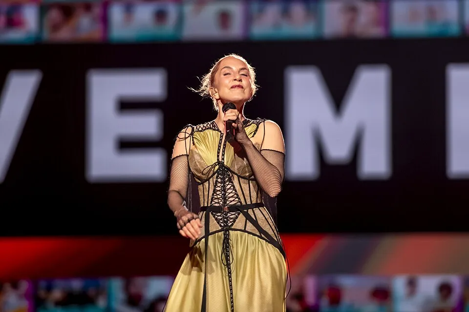 Get Lucky, Sertab και «Ανισόπεδη Ντίσκο»: Η ανεπίσημη playlist των διακοπών Η Sertab Erener ερμηνεύει το Everyway That I Can στη Eurovision 2024