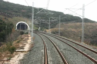 Τρένο: Πάει για το 2030 η νέα γραμμή; Εκκρεμότητες στο τμήμα Κιάτο – Ροδοδάφνη