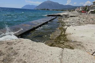 Σε κακό χάλι η δυτική προβλήτα στο Αντίρριο με ζημιές από το 2019