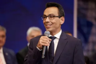 Παραιτήθηκε ο Σωτήρης Σέρμπος από το Μαξίμου – Είχε προηγηθεί δημόσια απόσταση της κυβέρνησης