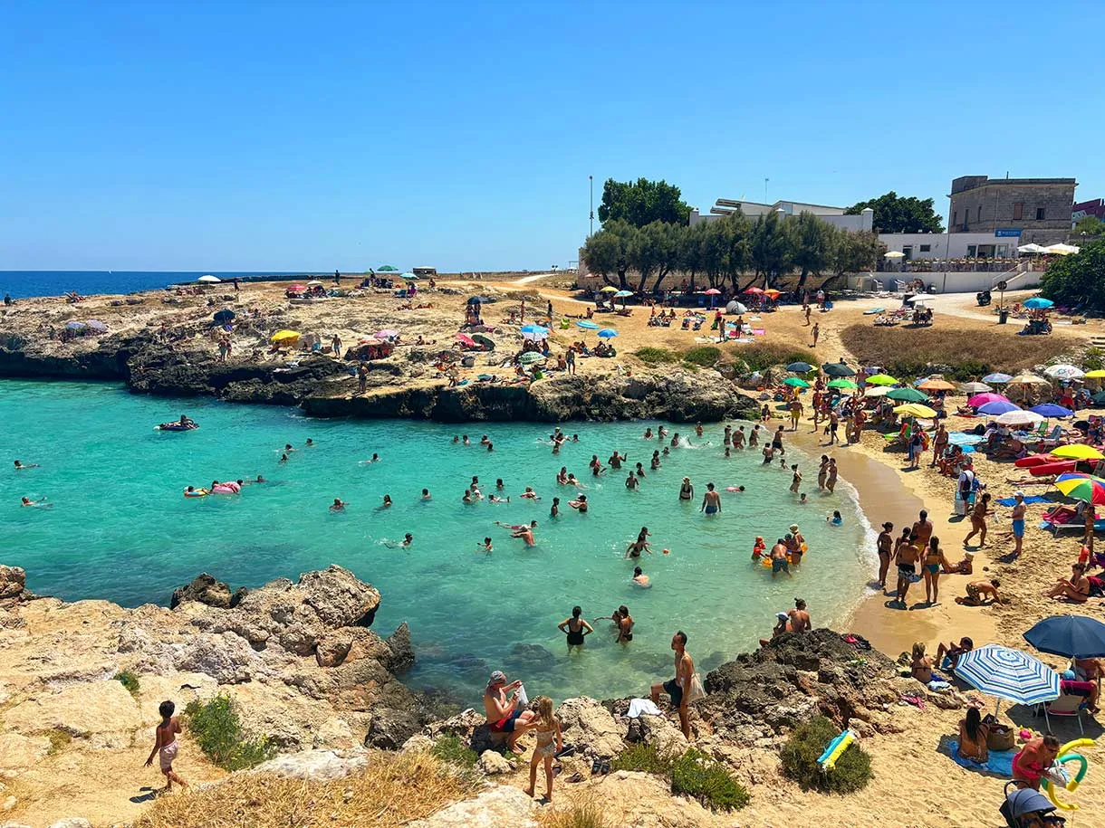 Πούλια: Η κινηματογραφική Ιταλία με τους τιρκουάζ όρμους και τα κατάλευκα χωριά Πούλια: Η κινηματογραφική Ιταλία με τους τιρκουάζ όρμους και τα κατάλευκα χωριά