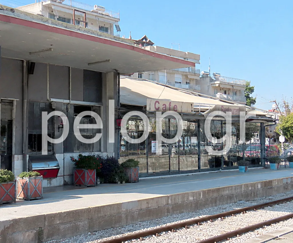 Πάτρα: Λεηλατήθηκε ο «Σταθμός» - Σε απαξίωση η ζώνη του παλιού λιμανιού, σιγή από τη ΓΑΙΑΟΣΕ για τη μίσθωση Πάτρα: Λεηλατήθηκε ο «Σταθμός» - Σε απαξίωση η ζώνη του παλιού λιμανιού, σιγή από τη ΓΑΙΑΟΣΕ για τη μίσθωση