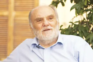 Πέθανε ο Στέλιος Ράμφος – Ο φιλόσοφος που αναμετρήθηκε με τον νεότερο ελληνισμό