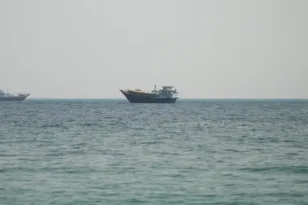 Στενά του Ορμούζ: Διπλό χτύπημα σε τάνκερ της ADNOC – Τα ΗΑΕ κατηγορούν το Ιράν