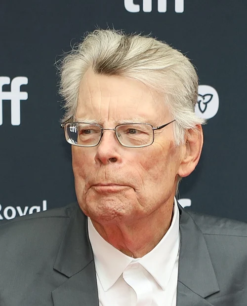 Ο Stephen King χάθηκε σε μια γειτονιά του Λονδίνου. 49 χρόνια μετά, ο εφιάλτης γίνεται σειρά Πρόσφατο πορτρέτο του Stephen King στο TIFF 2024