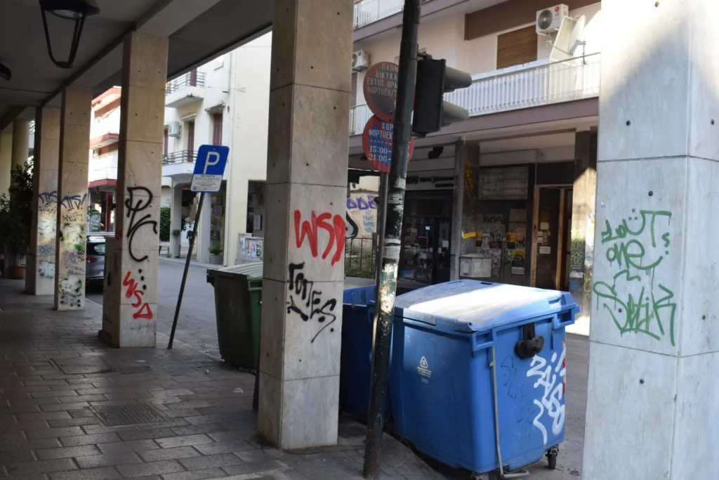 ΚΟΙΝΟ_ΤΟΠΙΑ: «Ώρα ευθύνης για τον Δήμο Πατρέων – Η πόλη έρμαιο των βανδαλισμών»