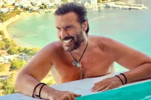 Στράτος Τζώρτζογλου: Καλοκαιρινή απόδραση στην Αμοργό