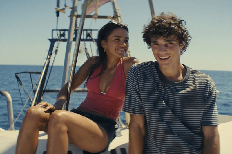 &Eta; &sigma;&upsilon;&gamma;&gamma;&rho;&alpha;&phi;έ&alpha;&sigmaf; &tau;&omicron;&upsilon; &laquo;After&raquo; έ&kappa;&alpha;&nu;&epsilon; &tau;&omicron; &laquo;The Last Sunrise&raquo; &alpha;&nu;ά&pi;&omicron;&delta;&alpha; &ndash; &Pi;&rho;ώ&tau;&alpha; &eta; &tau;&alpha;&iota;&nu;ί&alpha;, &mu;&epsilon;&tau;ά &tau;&omicron; &beta;&iota;&beta;&lambda;ί&omicron;
