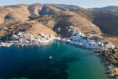 Τουριστικά καταλύματα σε νησιωτική παράκτια περιοχή που καλύπτεται από τους κανόνες του νέου Χωροταξικού Τουρισμού