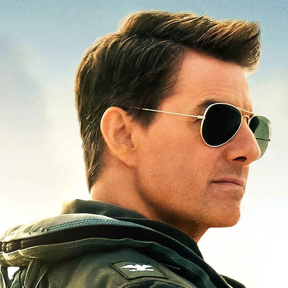 Ο Τομ Κρουζ ως Μάβερικ στο Top Gun με γυαλιά ηλίου Aviator