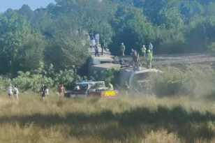 Βρετανία: Επιβατικό τρένο εκτροχιάστηκε στο Λιούις – Αναφορές για εγκλωβισμένους