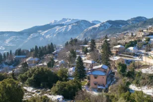 Τρίκαλα Κορινθίας: Απόδραση μεταξύ κάμπου και βουνού