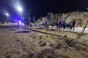Τραγωδία στα Άνω Λιόσια: Νεκρή 17χρονη σε σφοδρή πρόσκρουση ΙΧ σε κολώνα