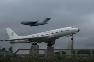 Σαν αποστολή του Ψυχρού Πολέμου: Το C-17 που μετέφερε τον αρχηγό της CIA στη Μόσχα