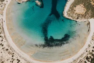 Το καλοκαίρι έχει σχήμα Ω – Ο ολοκληρωμένος καλοκαιρινός οδηγός για τη δυτική Μεσσηνία
