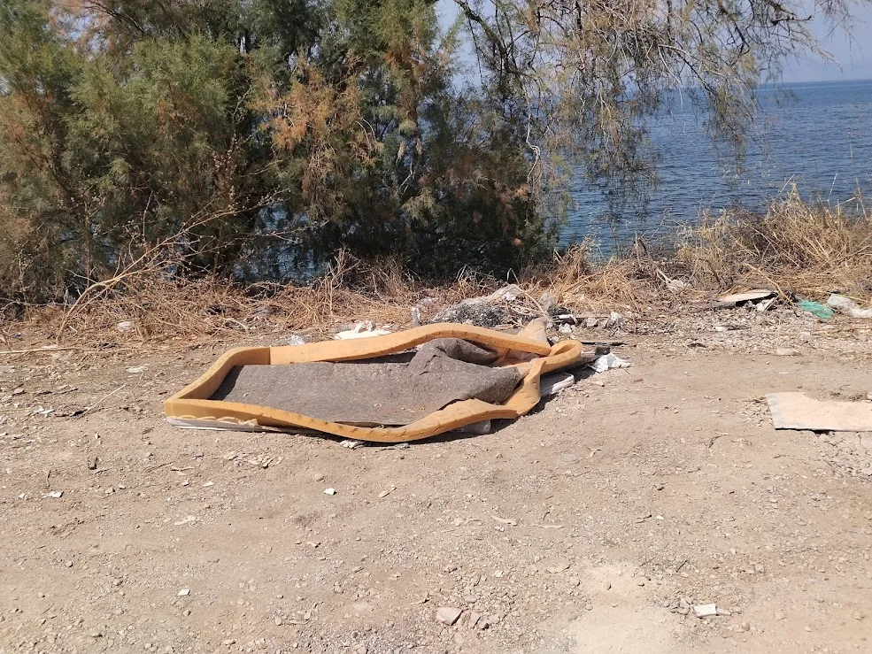 Αχαΐα: Χωματερή δίπλα στο κύμα - Εντονη δυσοσμία και σοβαρή περιβαλλοντική υποβάθμιση Αχαΐα: Χωματερή δίπλα στο κύμα - Εντονη δυσοσμία και σοβαρή περιβαλλοντική υποβάθμιση