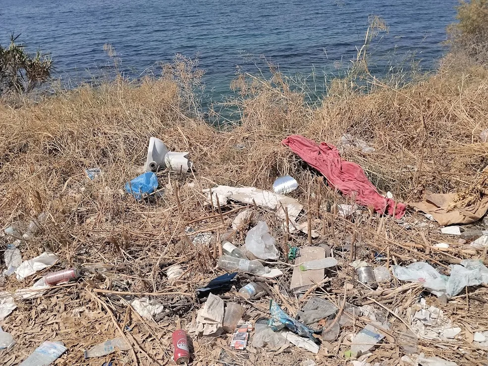 Αχαΐα: Χωματερή δίπλα στο κύμα - Εντονη δυσοσμία και σοβαρή περιβαλλοντική υποβάθμιση Αχαΐα: Χωματερή δίπλα στο κύμα - Εντονη δυσοσμία και σοβαρή περιβαλλοντική υποβάθμιση